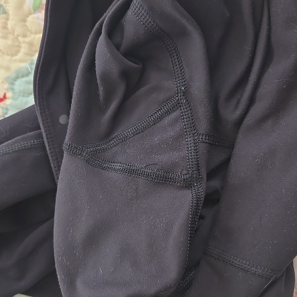 Apana xl black legging 21" crop - Picture 6 of 8